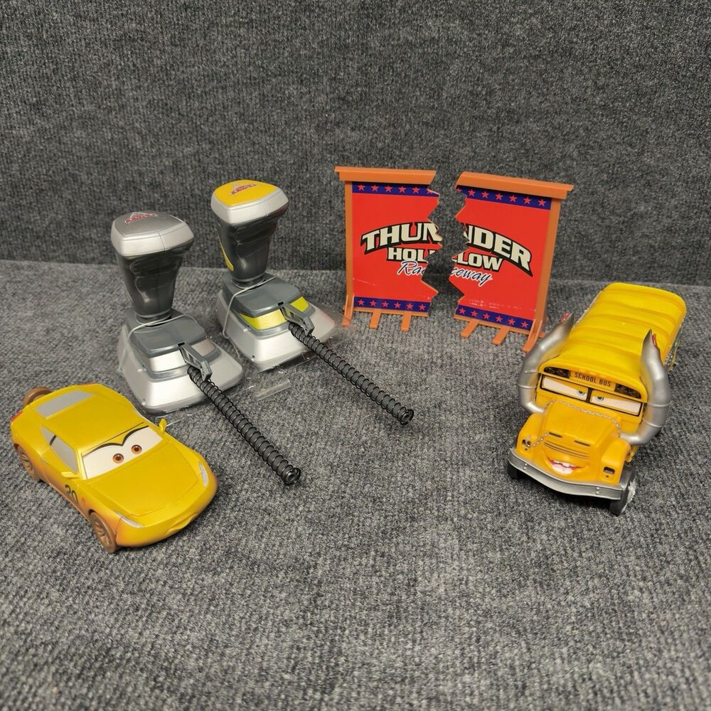 Pixar Cars 3 Crazy 8 Crashers Smash Crash Derby Set Miss Fritter & Cruz Ramirez